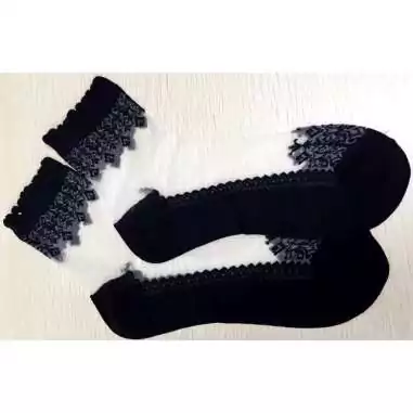 Chaussettes transparentes & noires pour vos jolis pieds