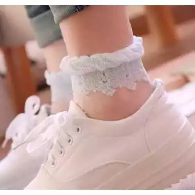Chaussettes transparentes & blanches. pour vos jolis pieds