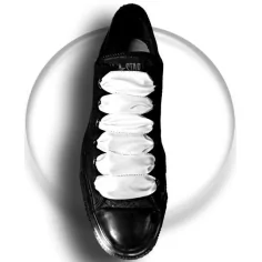 Lacets larges satin blanc liseret argenté pour vos chaussures 2