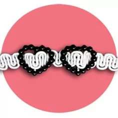 Envie de décorer vos chaussures ? Décorations mini coeurs noirs 2