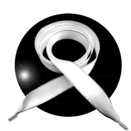 Lacets satin blanc & liseret argenté pour vos chaussures