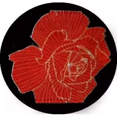 Lacets satin large noir fleurs gris & rouge pour vos chaussures