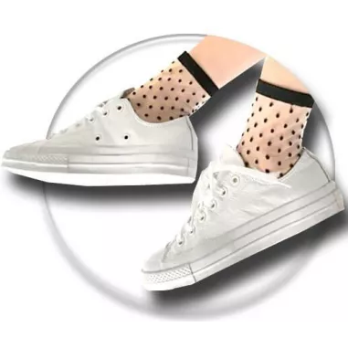 Chaussettes&nbsp;transparentes pois noirs pour vos jolis pieds