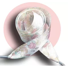 Lacets satin blanc fleurs poudrées&nbsp; pour vos chaussures