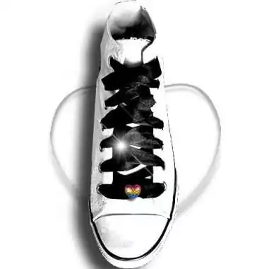 Envie de décorer vos chaussures ? Décorations coeurs arc-en-ciel