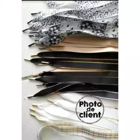 Lacets larges satin blanc fleurs+ papillons noirs pour vos chaussures Lacets larges satin blanc fleurs+ papillons noirs pour vos chaussures