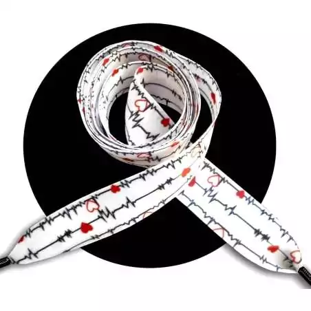 Lacets satin large blanc diagramme coeurs pour vos chaussures Lacets satin large blanc diagramme coeurs pour vos chaussures