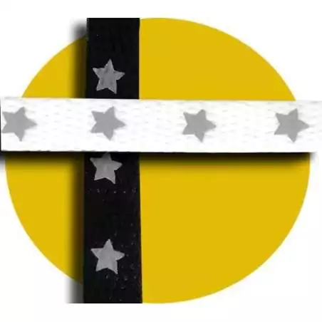 Lacets noirs ou blancs à étoiles réflectives pour vos chaussures Lacets noirs ou blancs à étoiles réflectives pour vos chaussures