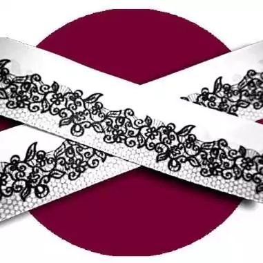 Lacets satin blanc dentelle & résille noires pour vos chaussures