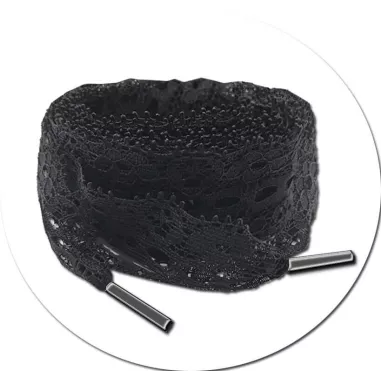 Lacets en dentelle noire pour vos chaussures