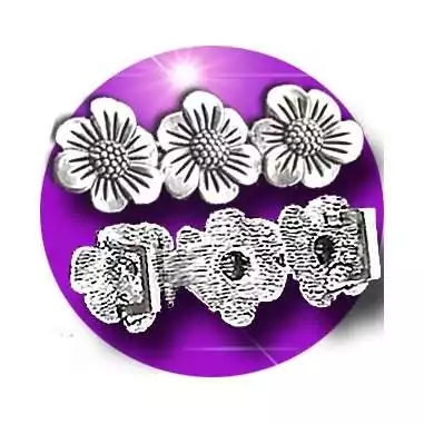 Envie de décorer vos chaussures ? Décorations barre fleurs argentées