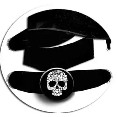 Envie de décorer vos chaussures ? Décorations Crânes volutes blanches