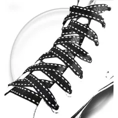Lacets noirs blancs à surpiqures fantaisie en vente en… 2