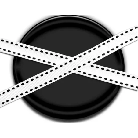 Lacets blancs surpiqués de noir pour vos chaussures