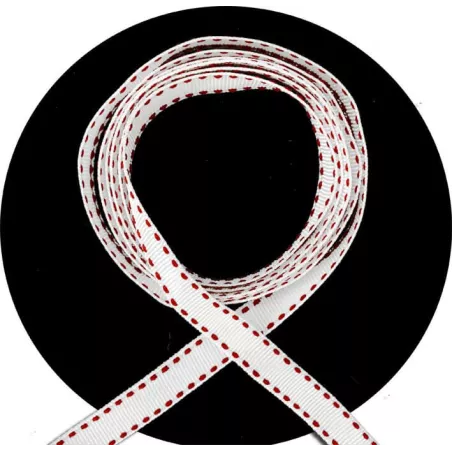 Lacets blancs surpiqués de&nbsp;rouge pour vos chaussures