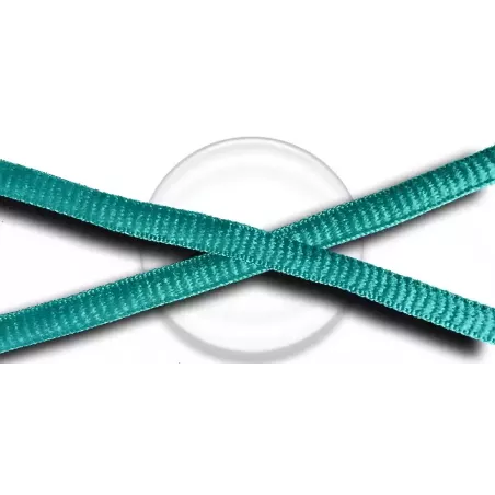 Lacets de chaussures roses framboise en couleur ronds…