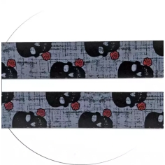 Lacets satin large gris avec têtes de morts + crânes noirs 2