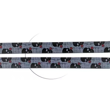 Lacets satin large gris avec têtes de morts + crânes noirs