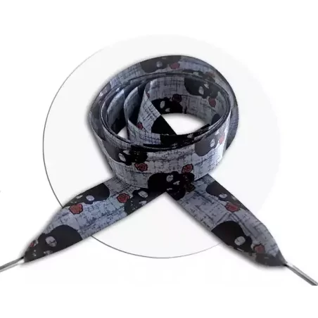 Lacets satin large gris à crânes noirs pour vos chaussures